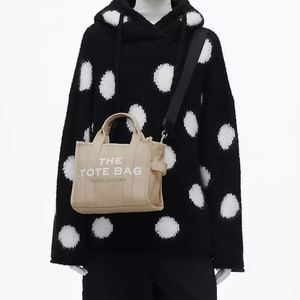 Marc jacobs the traveler tote